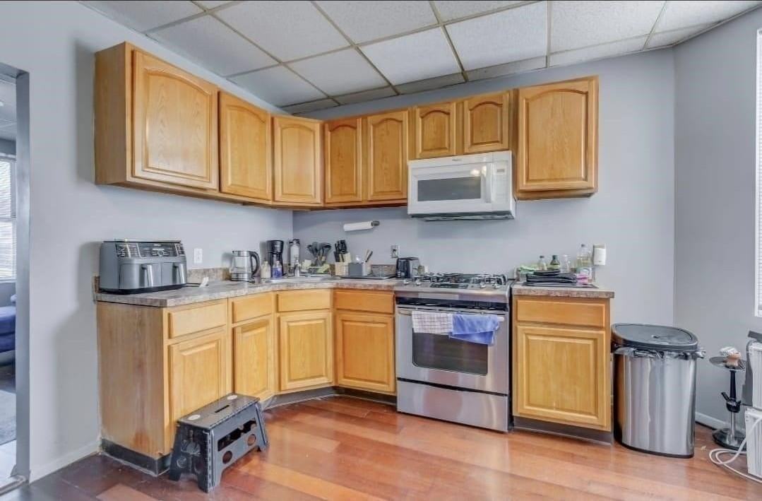 128 W 20th St #2R - Photo 4 of 9