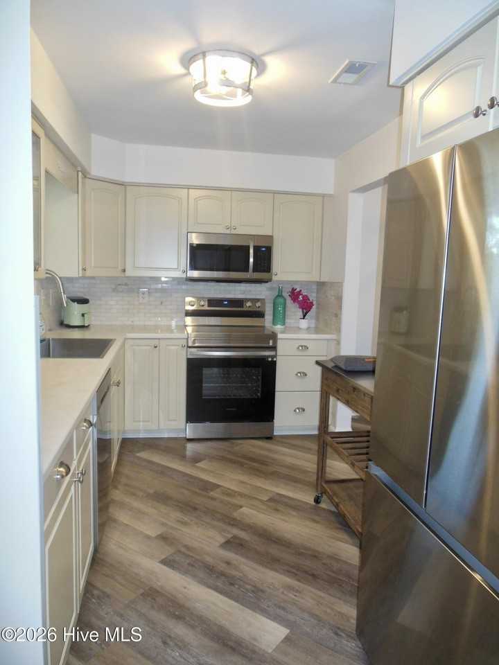 724 Azalea Dr Unit 433 - Photo 7 of 16