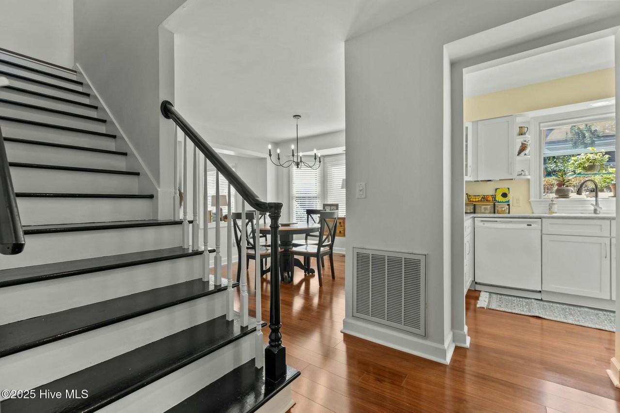 269 N Knoll Rd - Photo 7 of 35