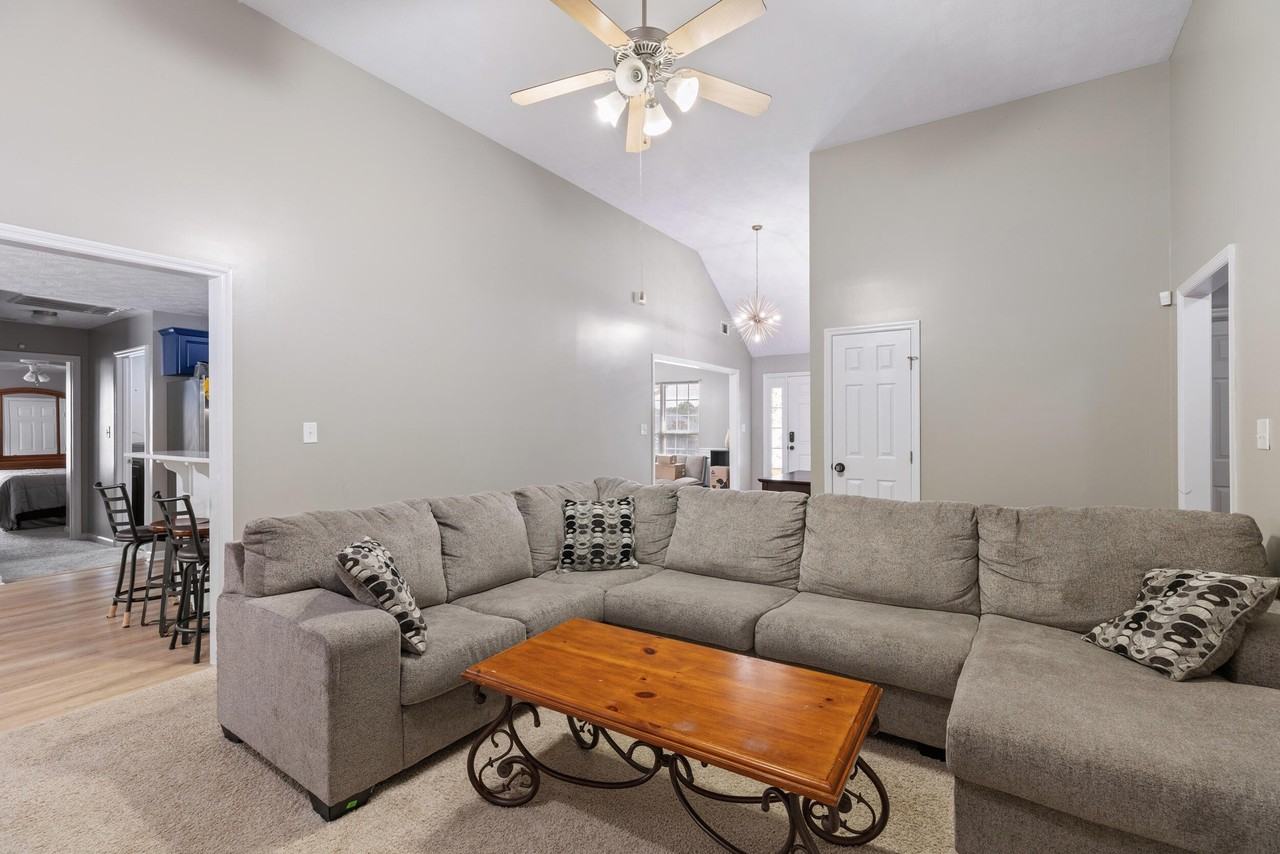 4027 Madison Ln - Photo 6 of 24