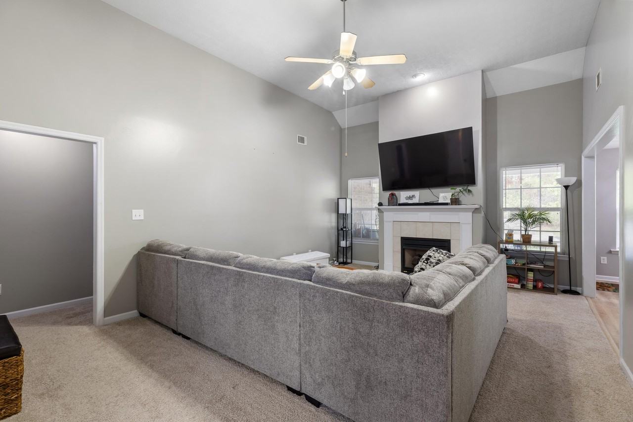 4027 Madison Ln - Photo 7 of 24