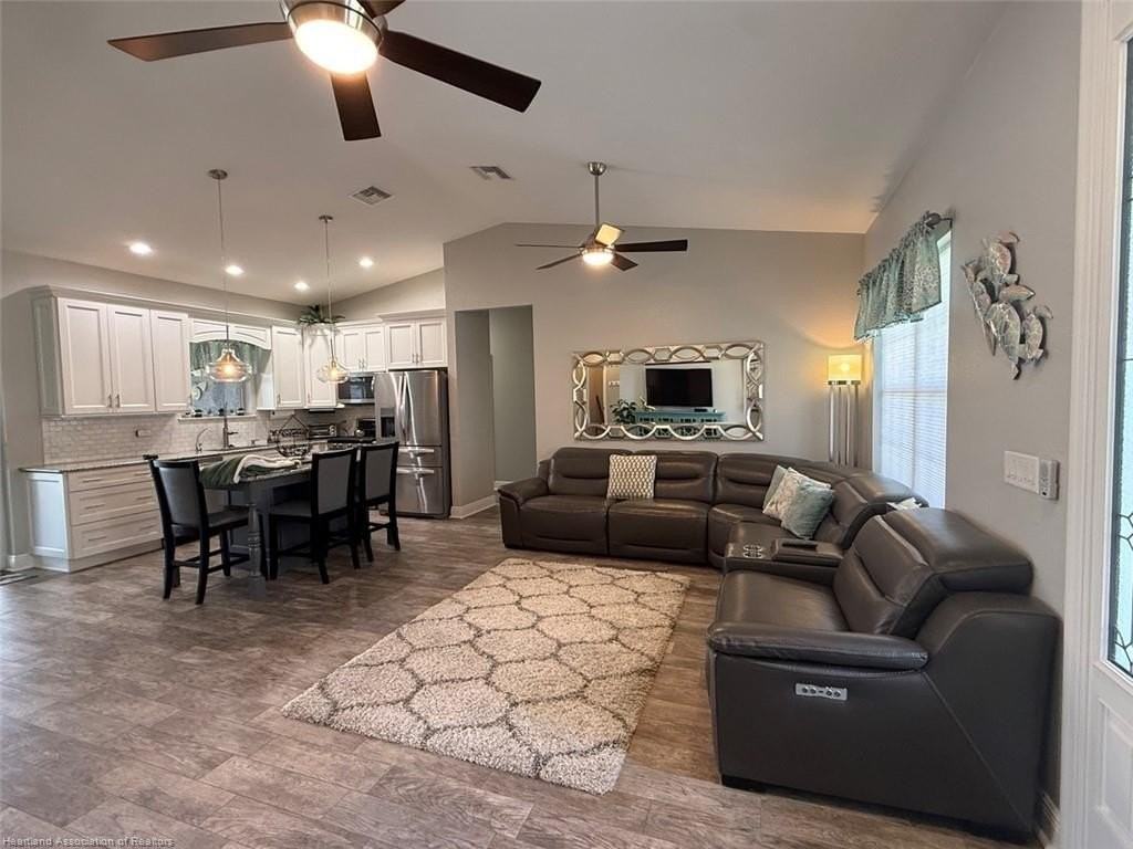 13 Silk Oak St - Photo 3 of 23