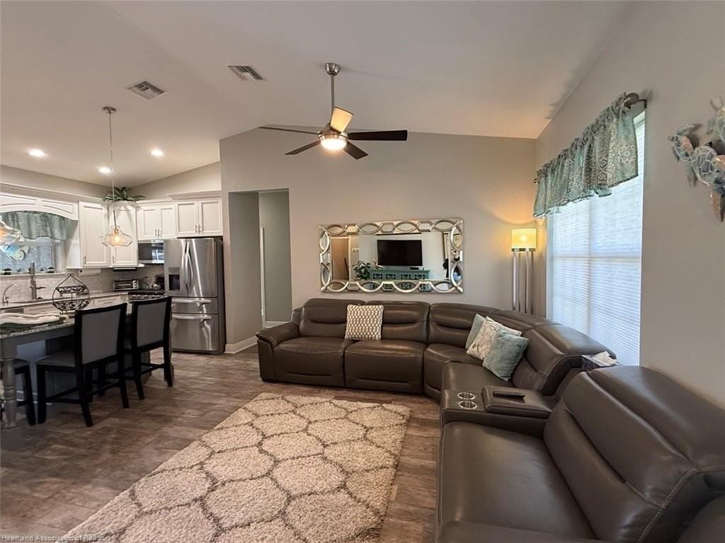 13 Silk Oak St - Photo 4 of 23