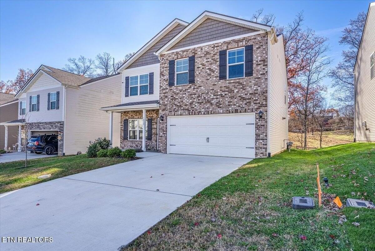 1013 Curly Top Ln - Photo 2 of 39