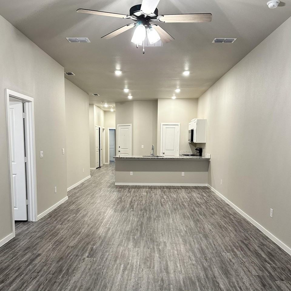 2106 N Avenue J unit: #1 - Photo 5 of 17