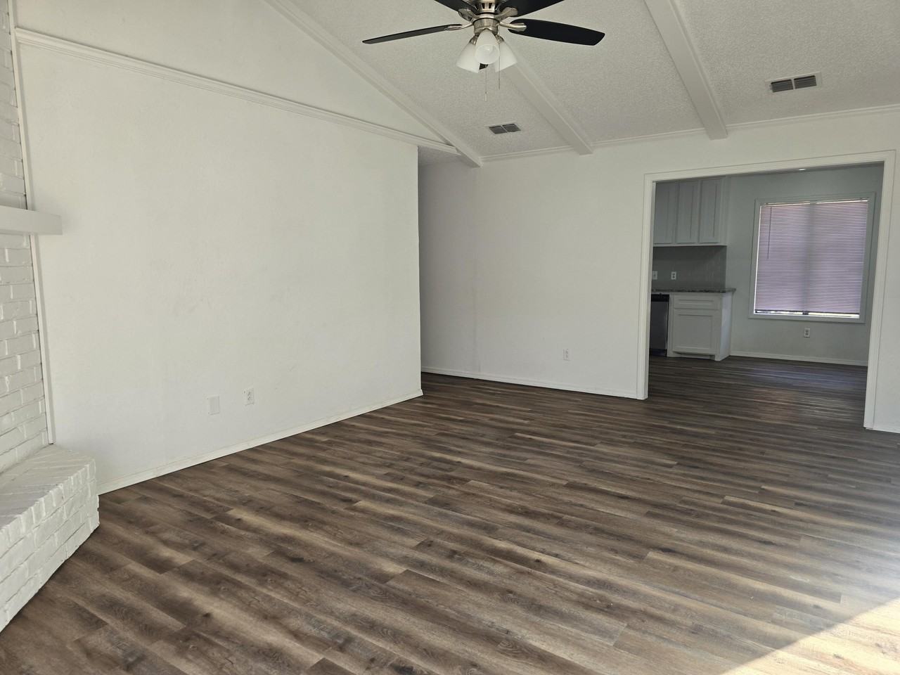 2211 33rd St Apt A - Photo 4 of 18