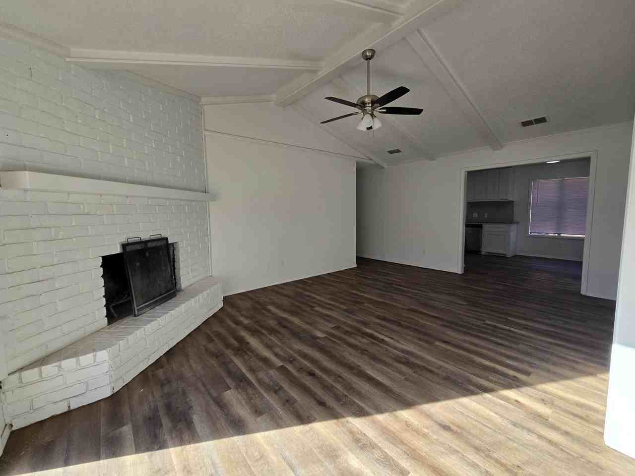 2211 33rd St Apt A - Photo 5 of 18