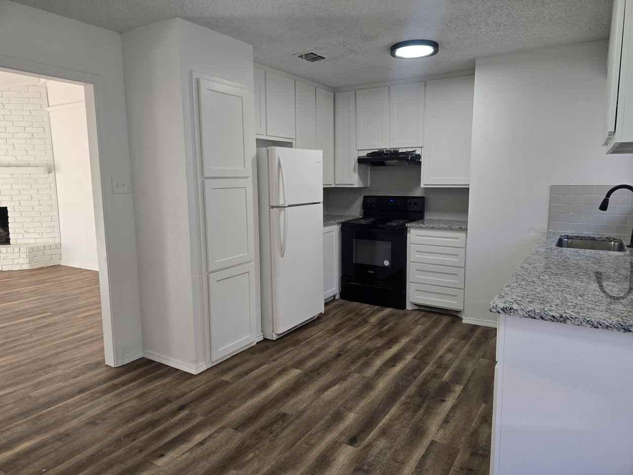 2211 33rd St Apt A - Photo 6 of 18