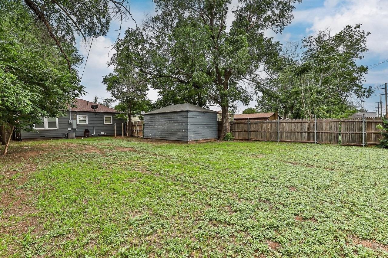 2120 28th St - Photo 3 of 20