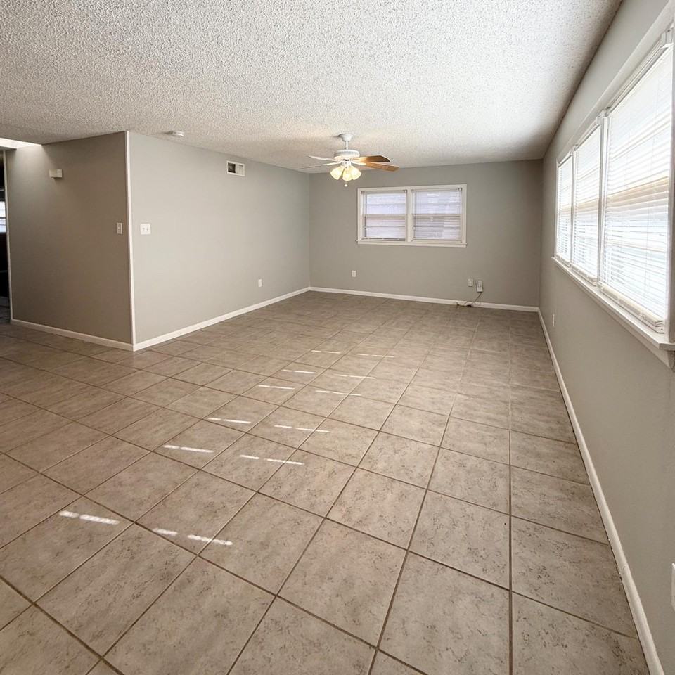 2806 54th St - Photo 2 of 22