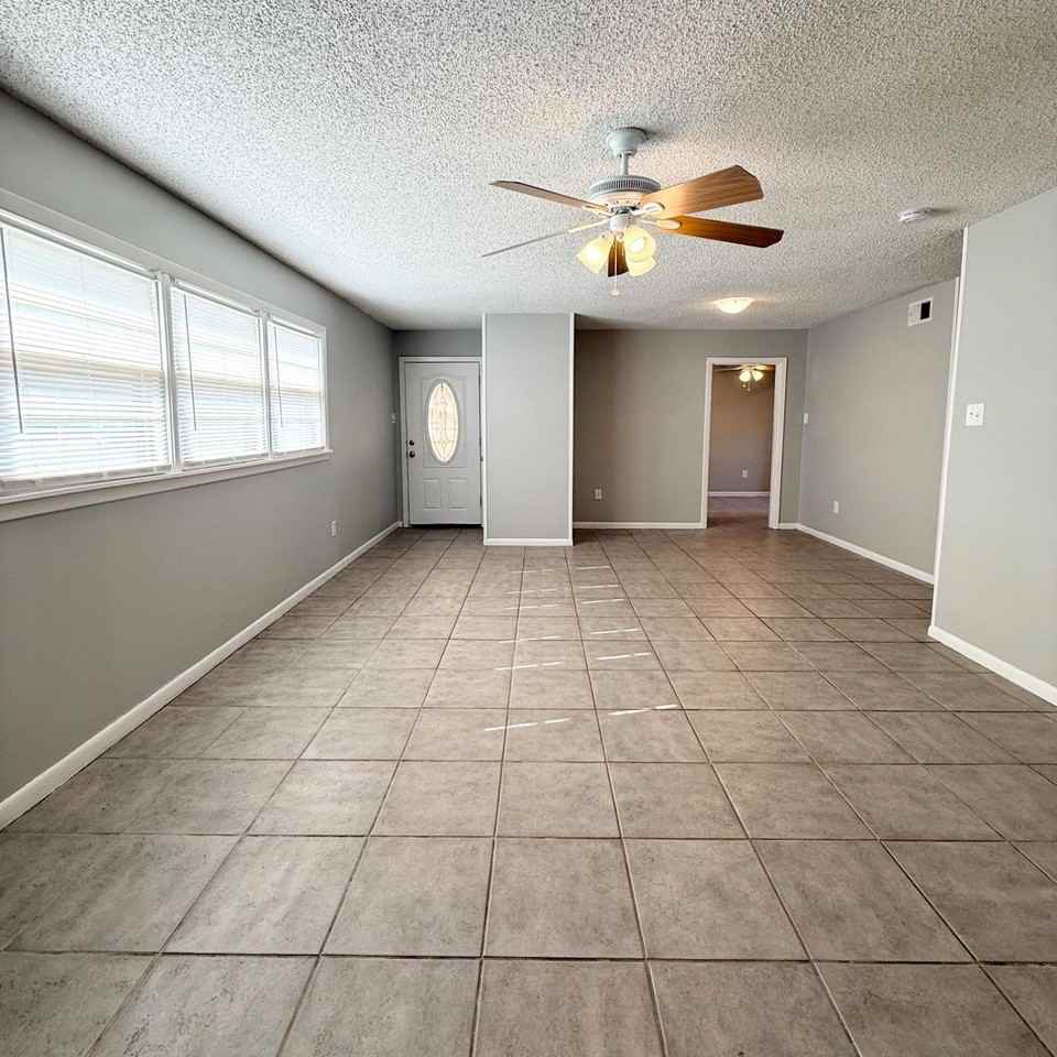 2806 54th St - Photo 3 of 22