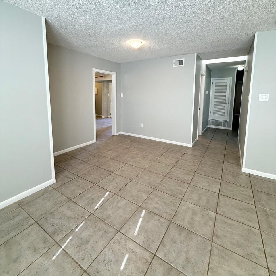 2806 54th St - Photo 4 of 22