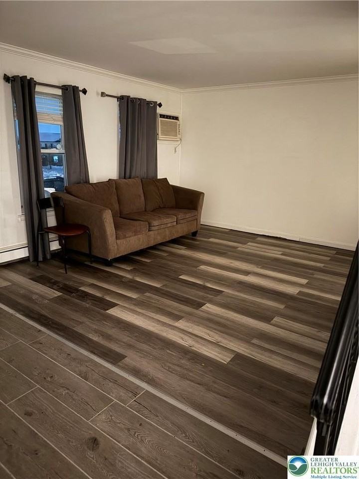 5618 Wood Lane - Photo 2 of 8