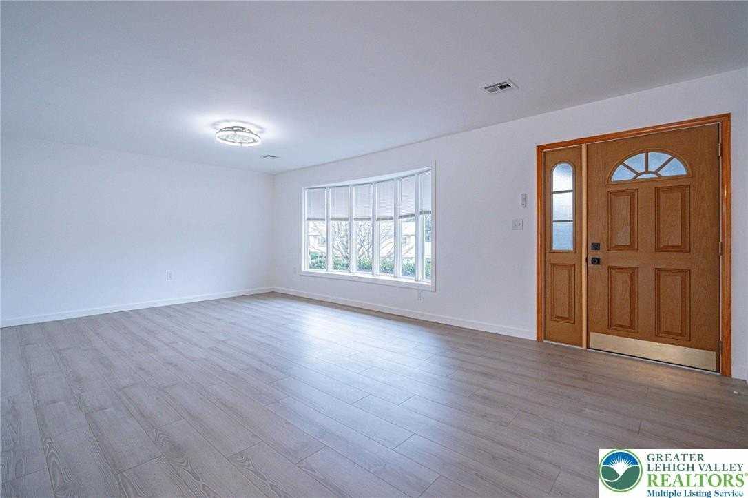 3442 Hickory Cir - Photo 5 of 34