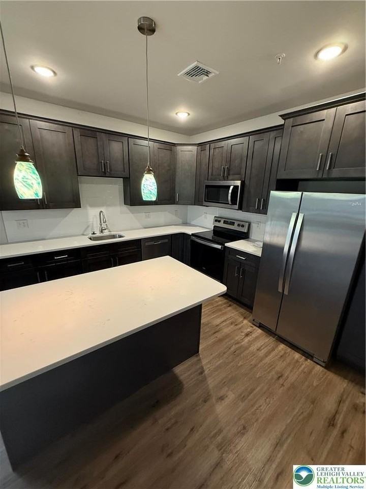 1036 Blake St Apt 101 - Photo 3 of 12