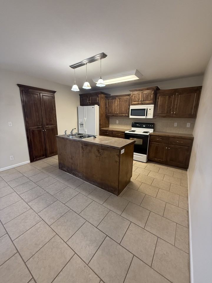 1108 Kimmy Ln #B - Photo 4 of 12