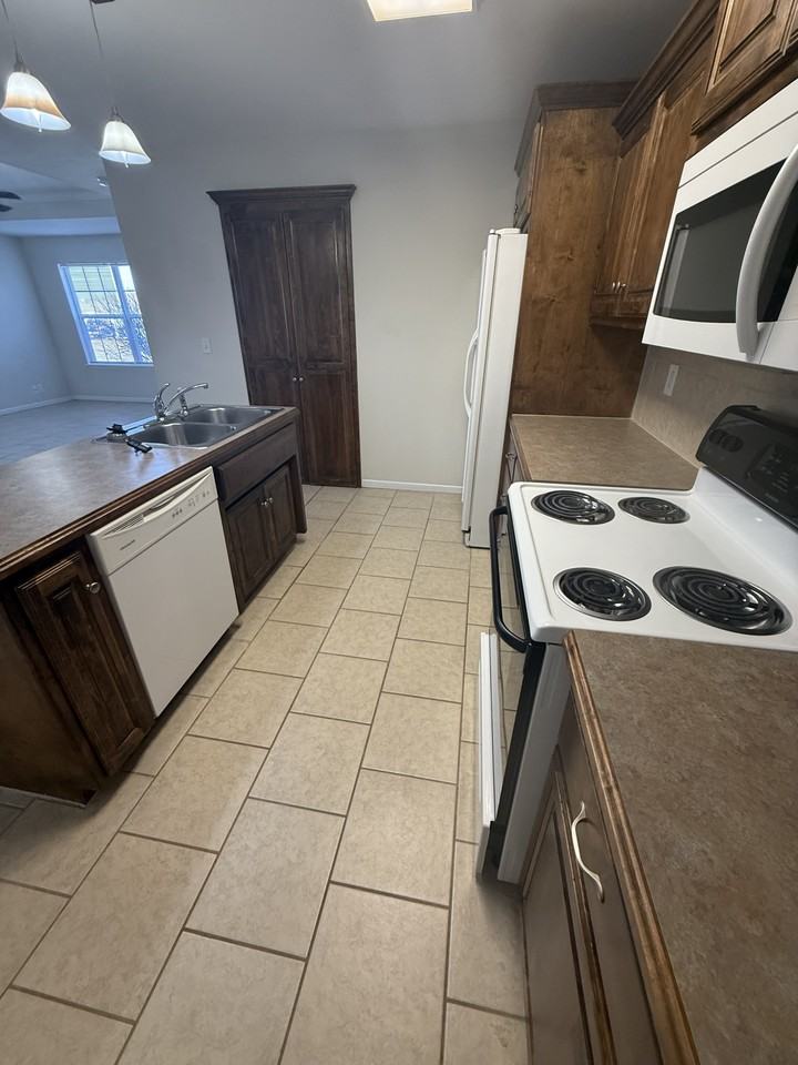 1108 Kimmy Ln #B - Photo 5 of 12