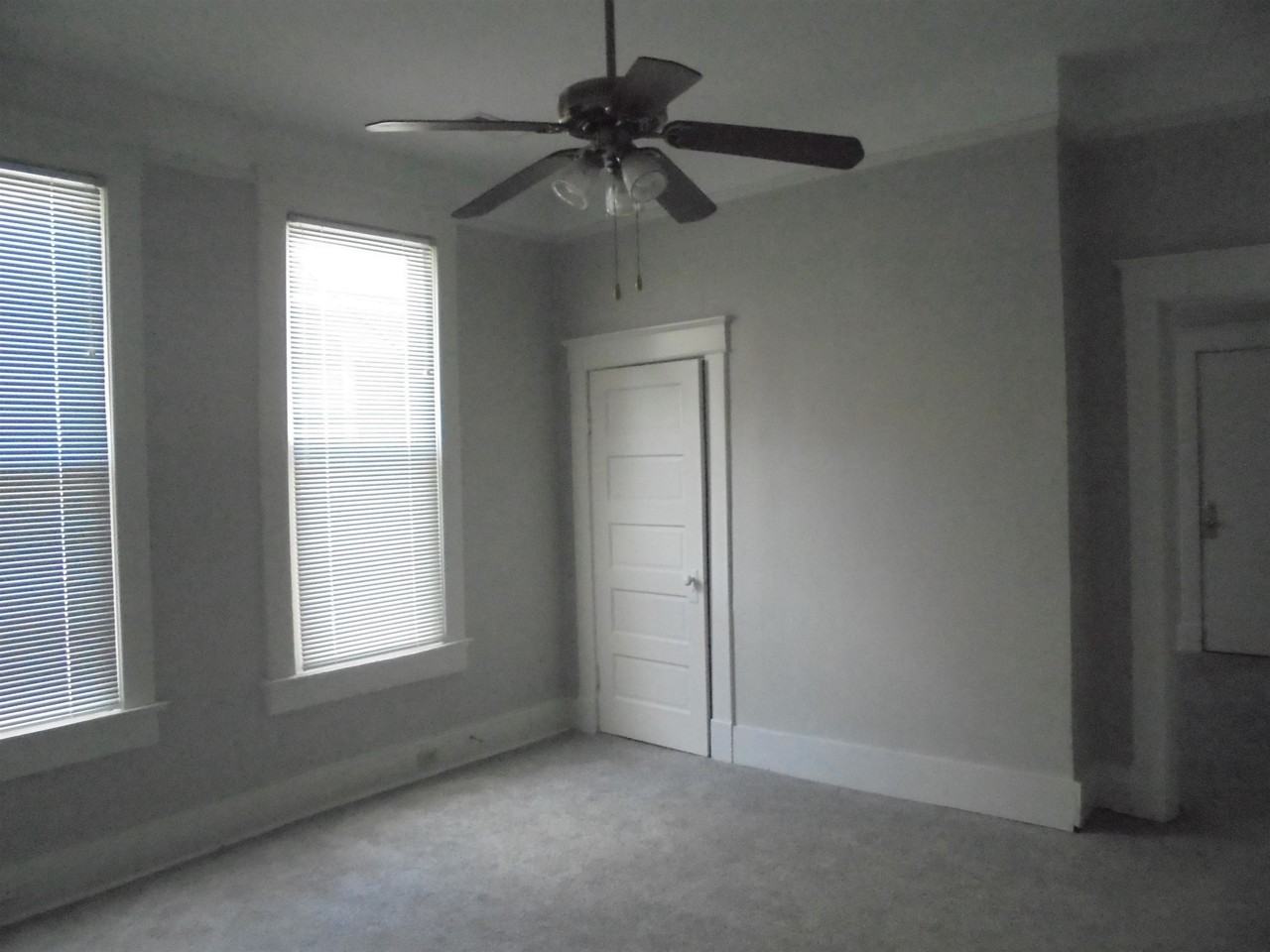 1001 Tanglewood St #B - Photo 5 of 14