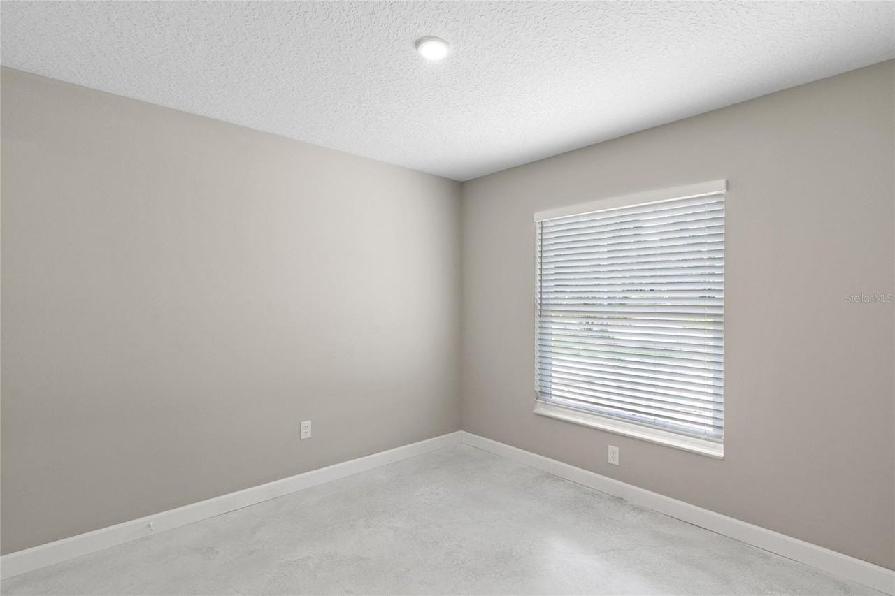 921 E Clifford Ave - Photo 6 of 13