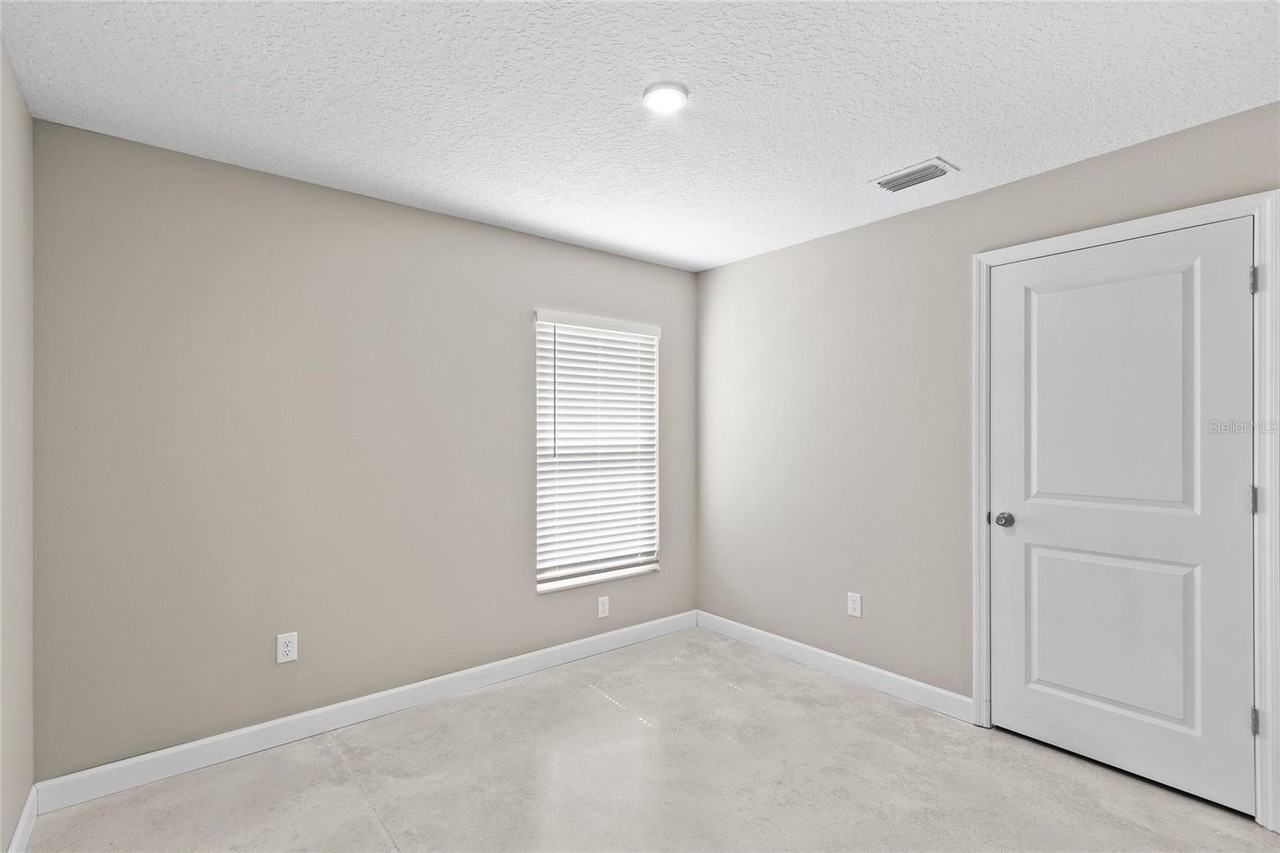 921 E Clifford Ave - Photo 7 of 13