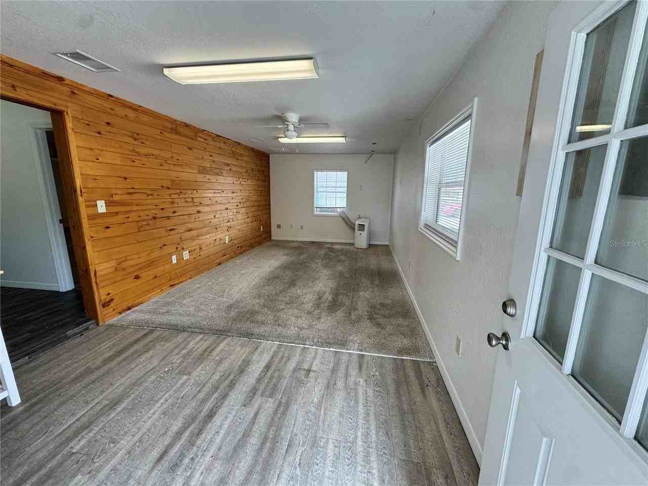 306 N Iona Ave - Photo 2 of 17