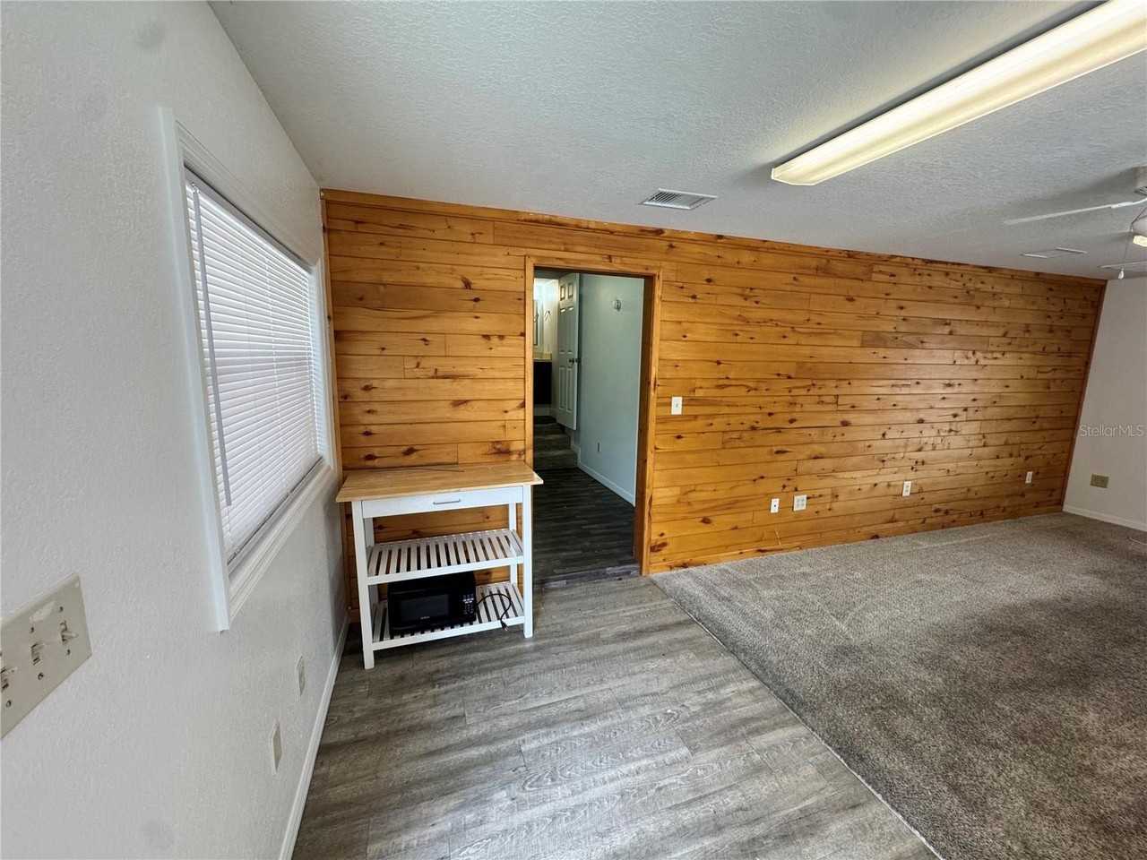 306 N Iona Ave - Photo 4 of 17