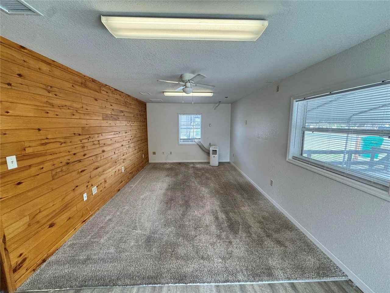 306 N Iona Ave - Photo 5 of 17