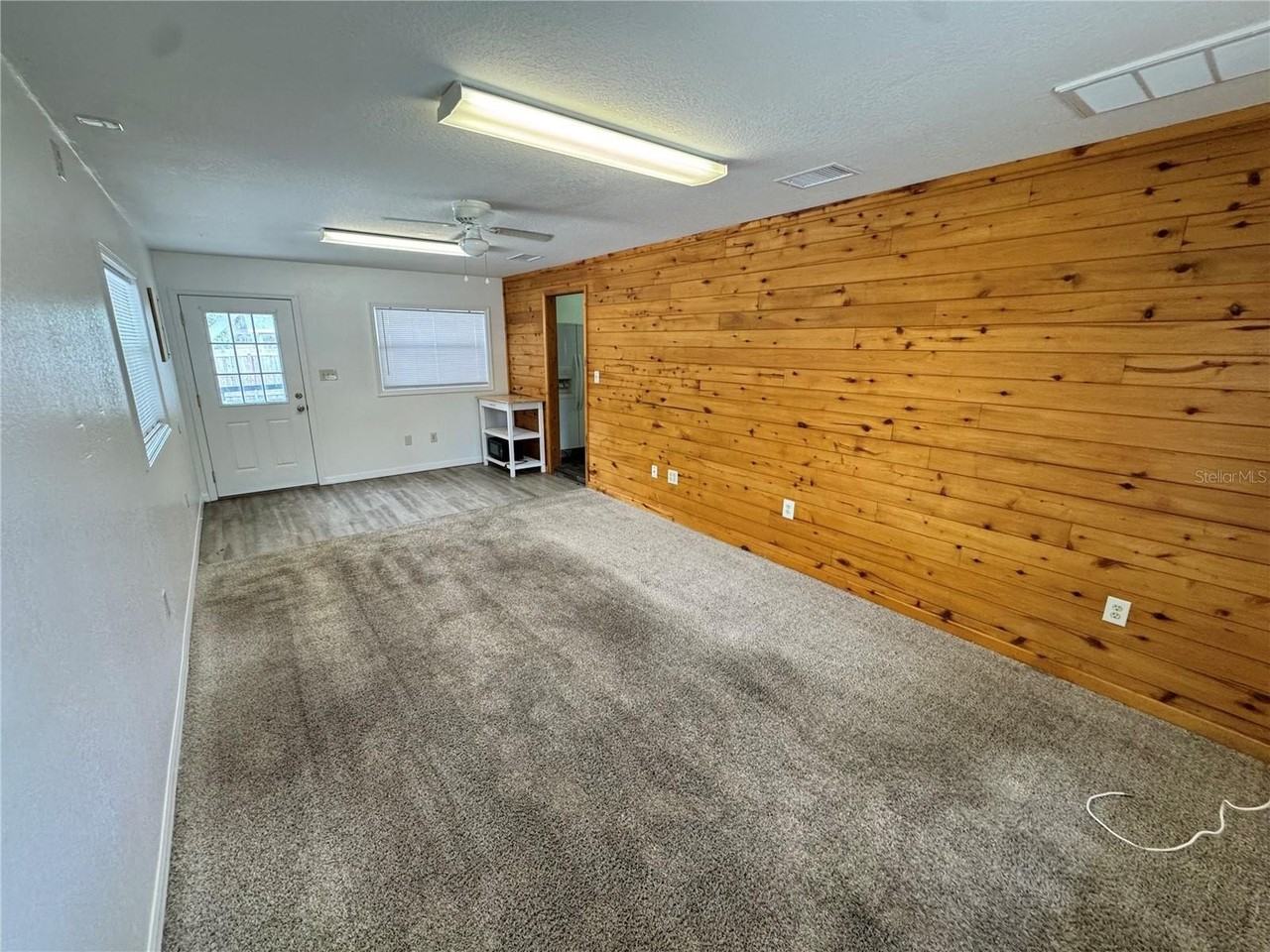 306 N Iona Ave - Photo 6 of 17