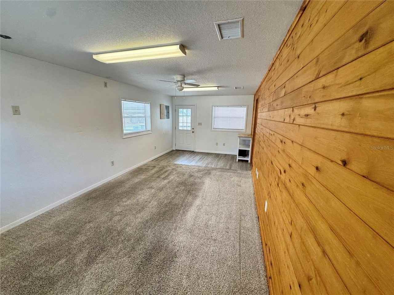 306 N Iona Ave - Photo 7 of 17