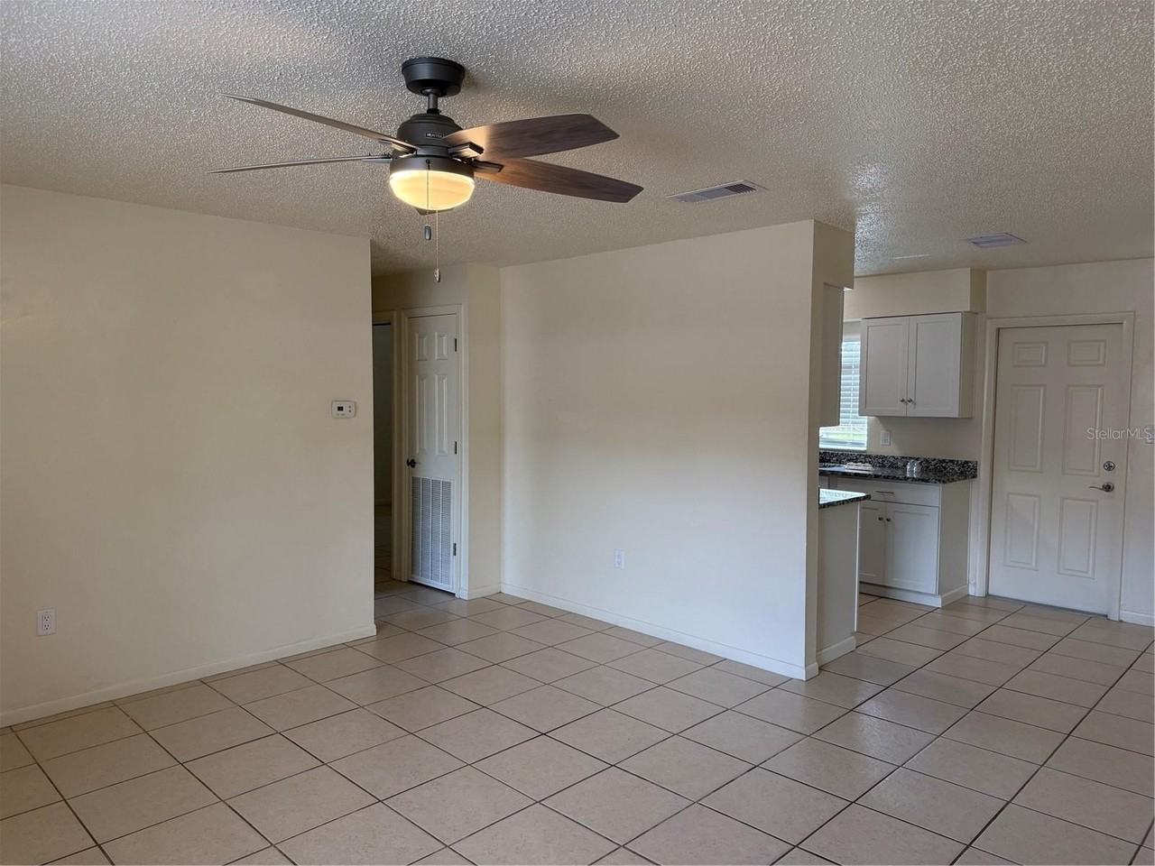 824 S Lone Oak Dr #B - Photo 3 of 19