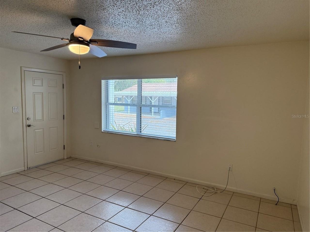 824 S Lone Oak Dr #B - Photo 4 of 19