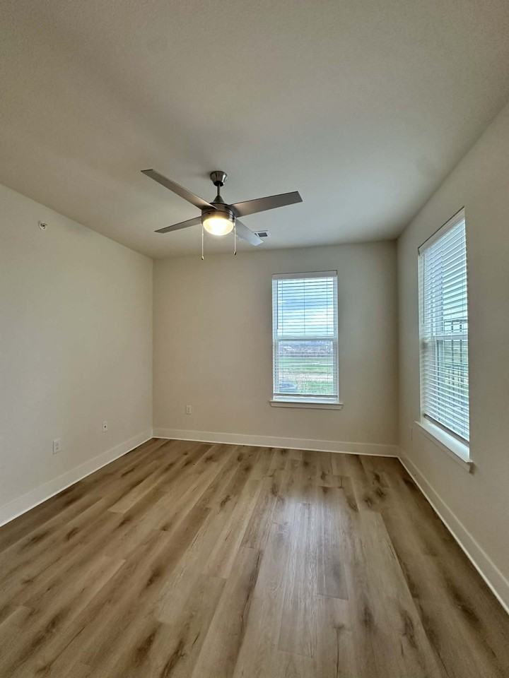 4710 Old Decatur Rd #1207 - Photo 3 of 8