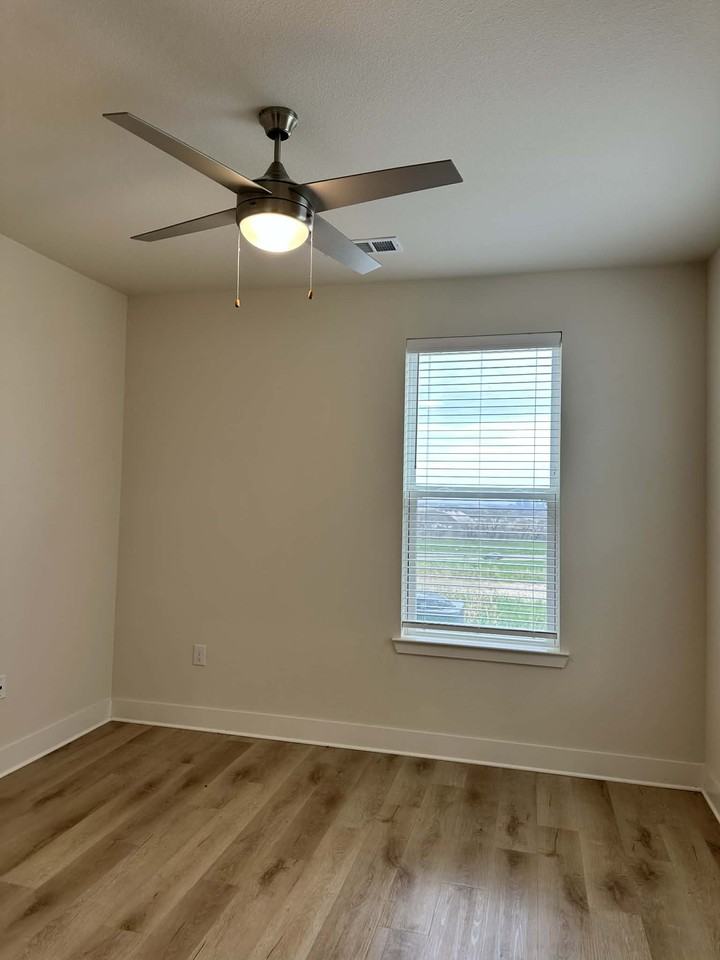 4710 Old Decatur Rd #1207 - Photo 6 of 8