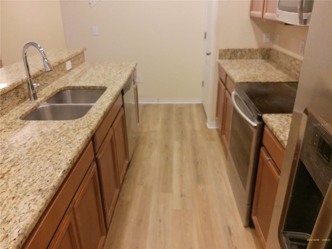 7307 Penkridge Ln - Photo 7 of 37