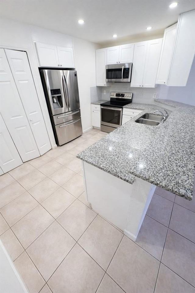 627 Bluebill Ct - Photo 3 of 10