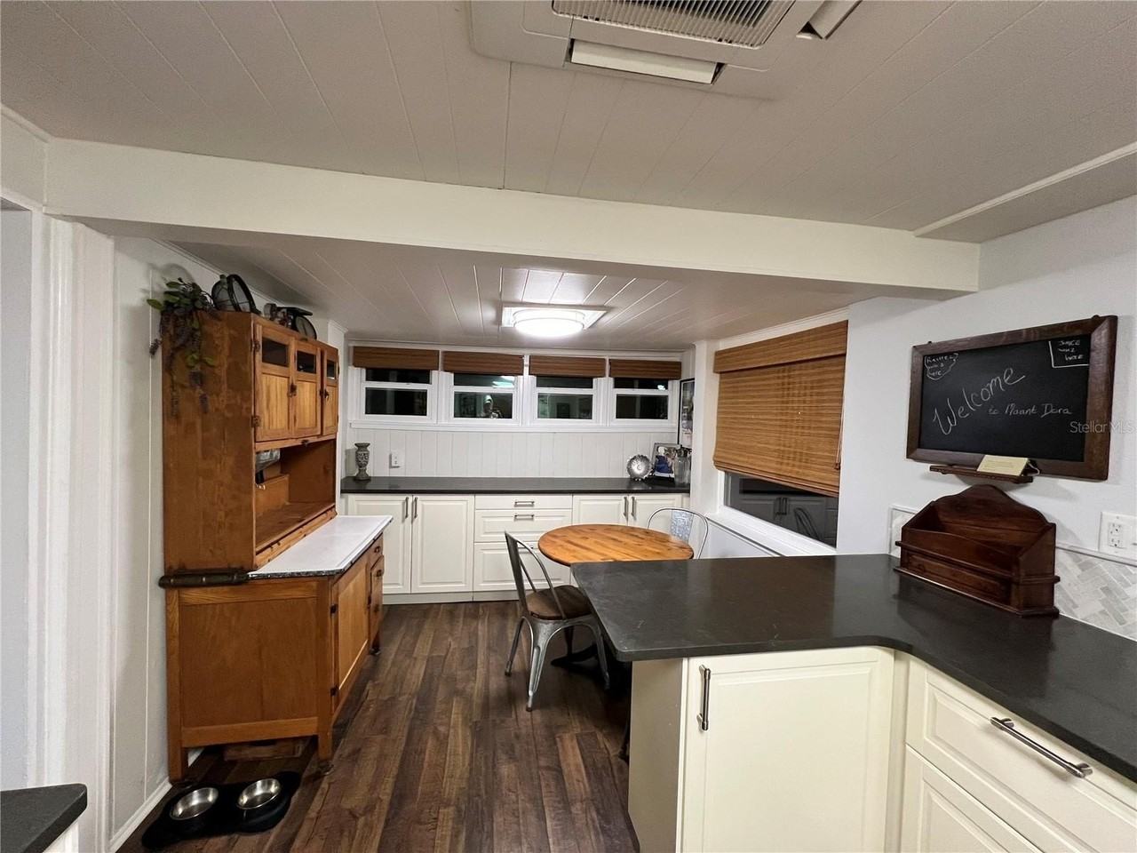 810 N Tremain St - Photo 3 of 36