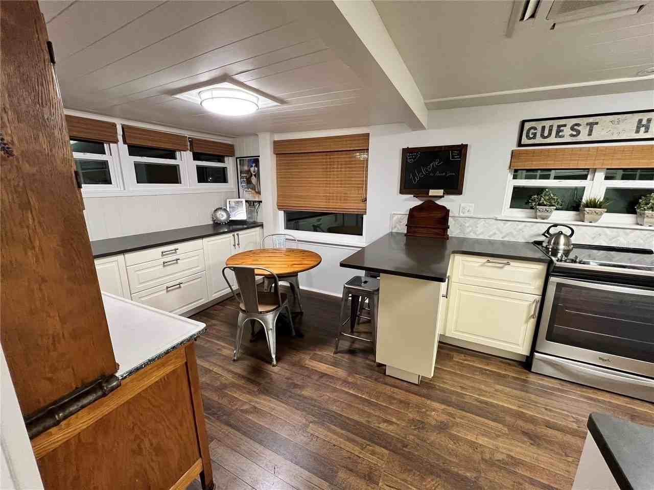 810 N Tremain St - Photo 4 of 36