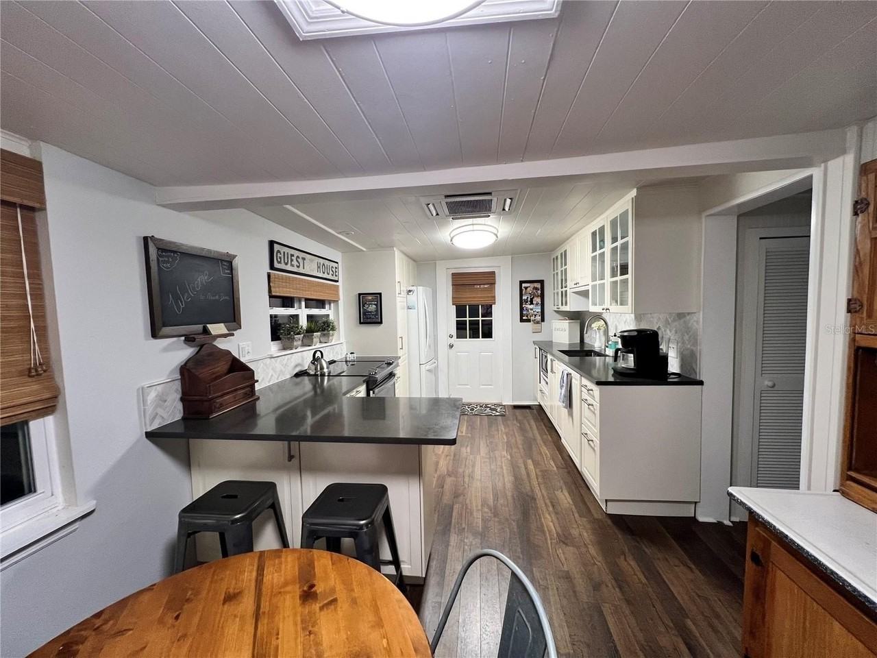 810 N Tremain St - Photo 5 of 36