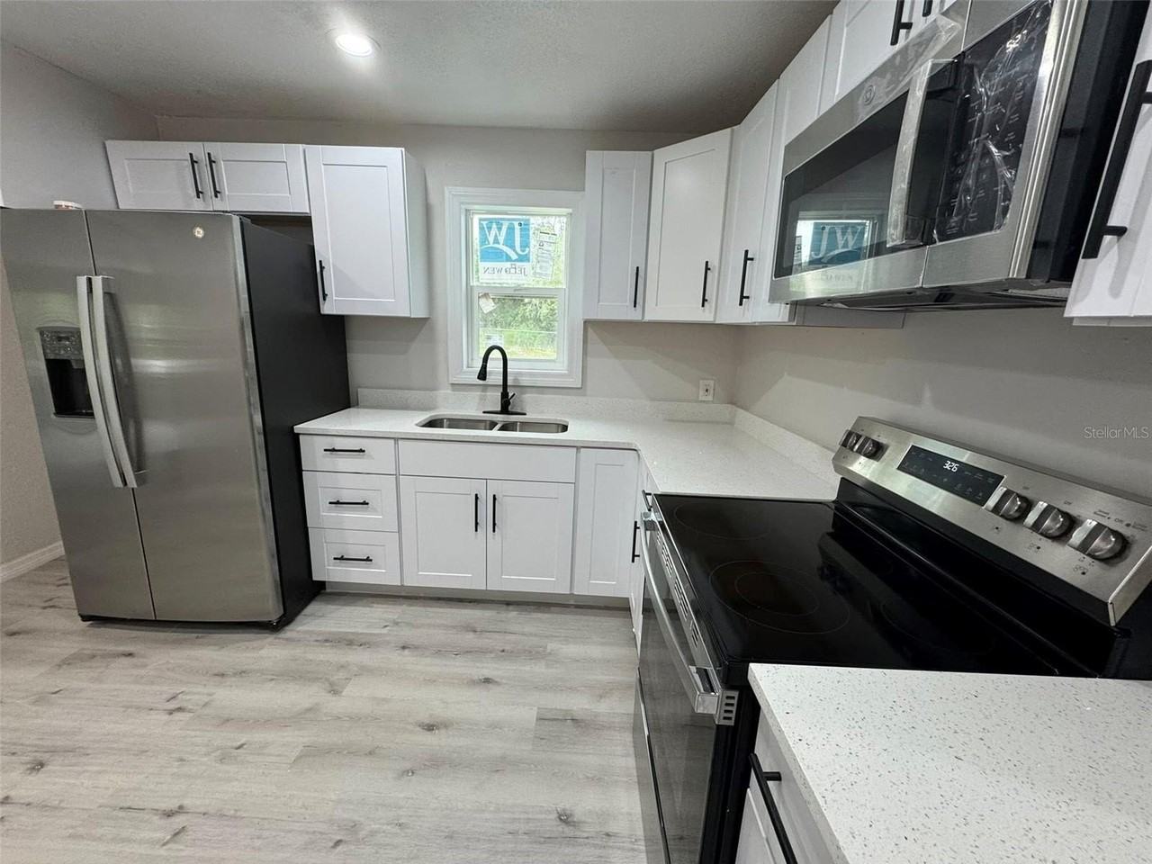 2549 Olive Ave - Photo 6 of 11