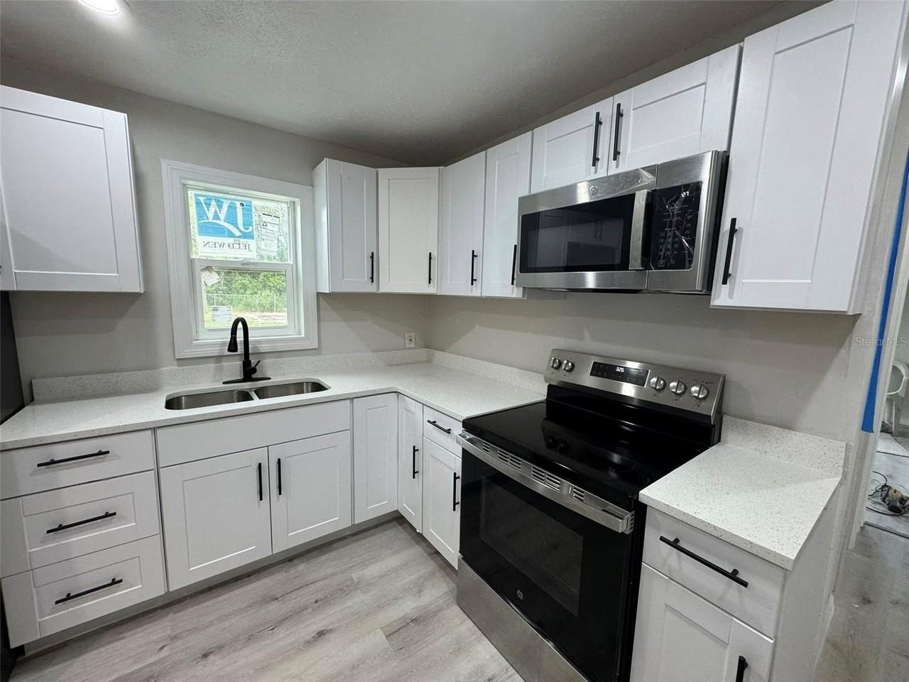 2549 Olive Ave - Photo 7 of 11