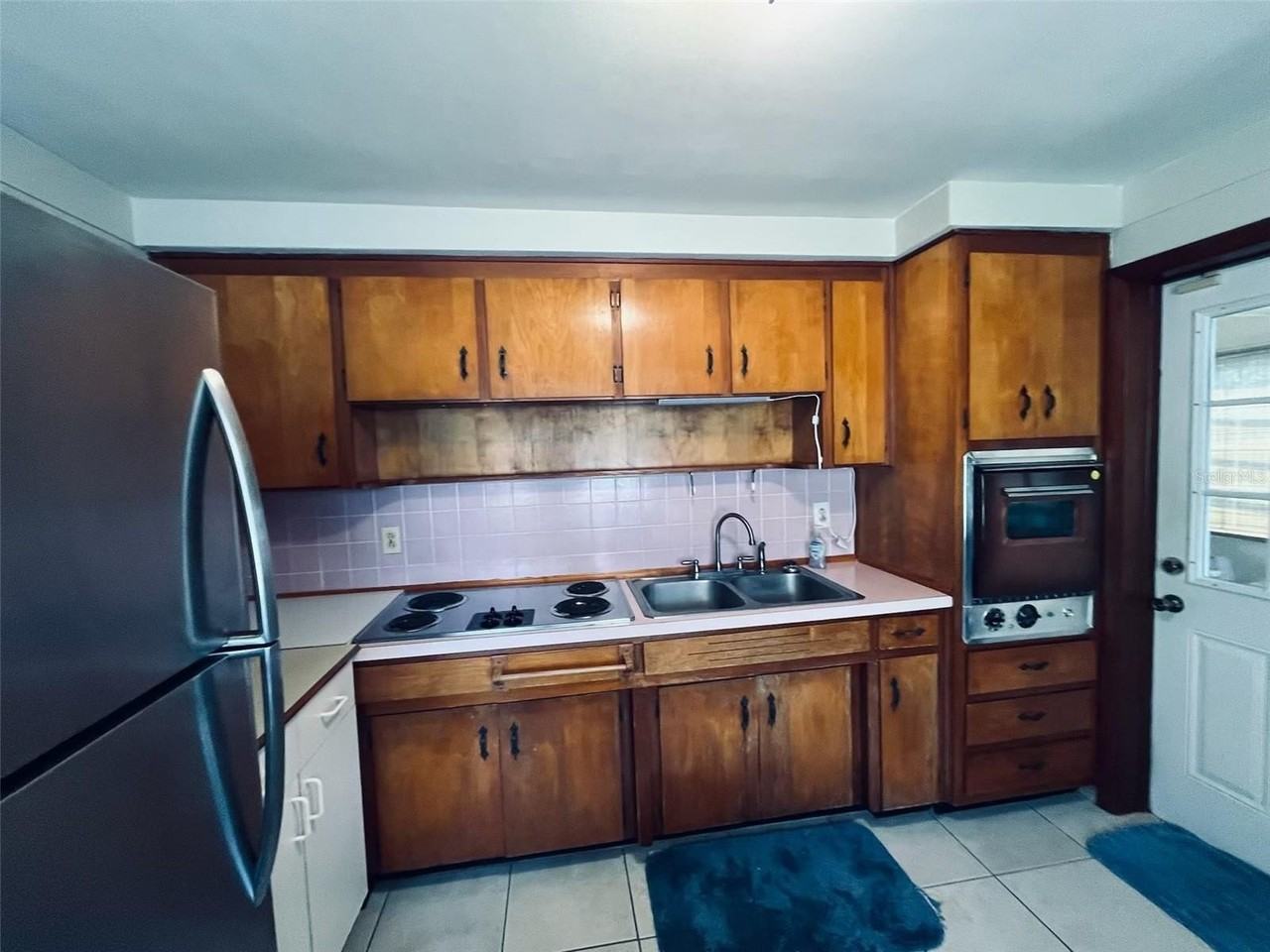 5854 9th St - Photo 4 of 50