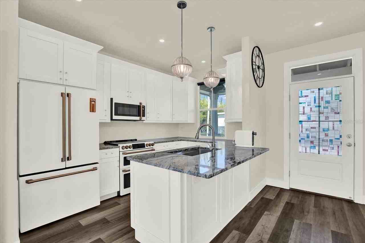 1299 5th St S - Photo 3 of 32