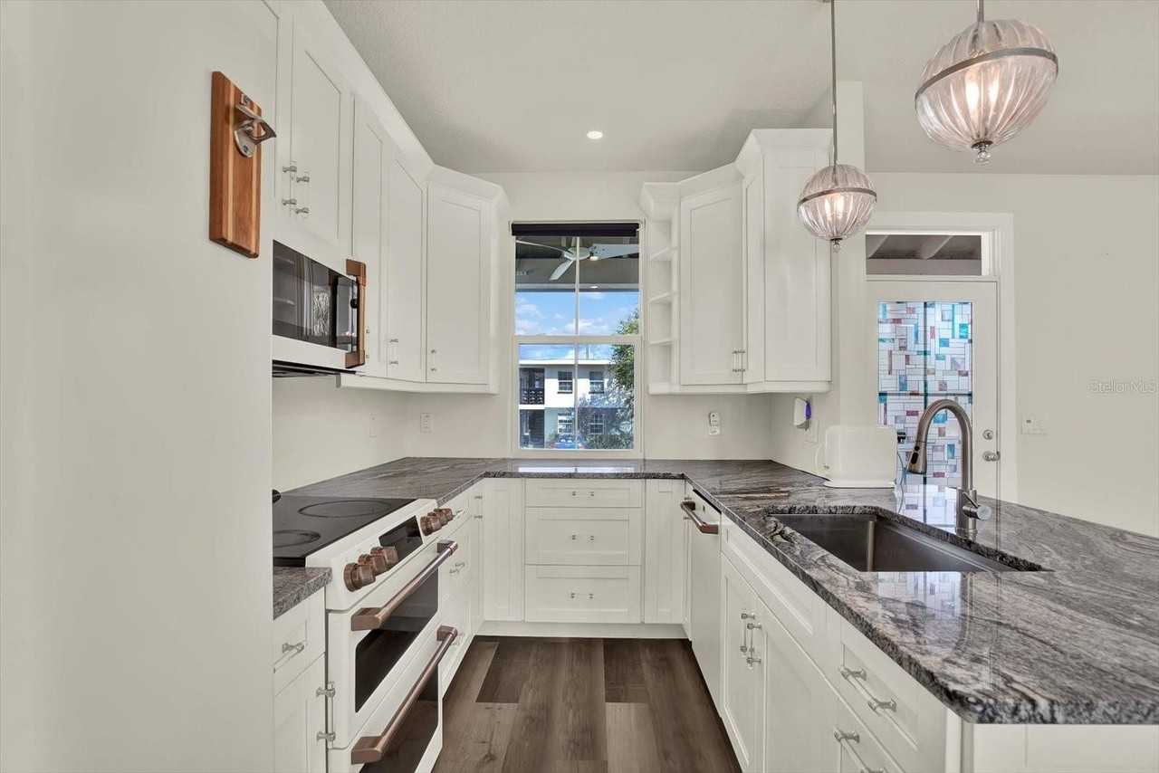 1299 5th St S - Photo 4 of 32