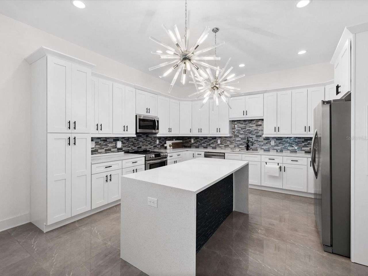 5002 W Idaho St - Photo 3 of 50