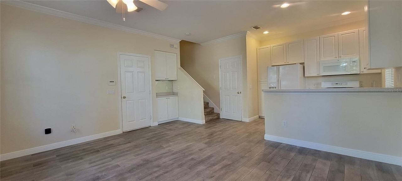 1112 Islamorada Ln - Photo 3 of 16