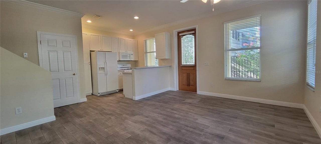 1112 Islamorada Ln - Photo 4 of 16