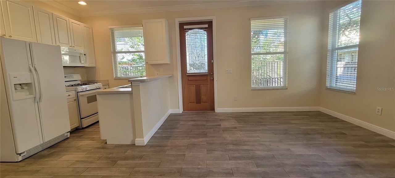 1112 Islamorada Ln - Photo 7 of 16