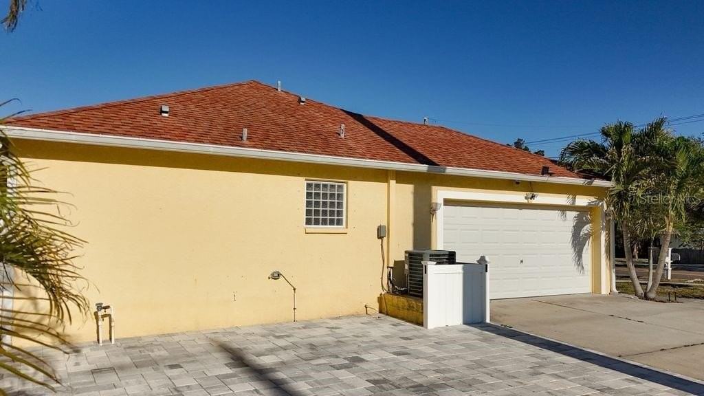 2402 Dryer Ave - Photo 2 of 49