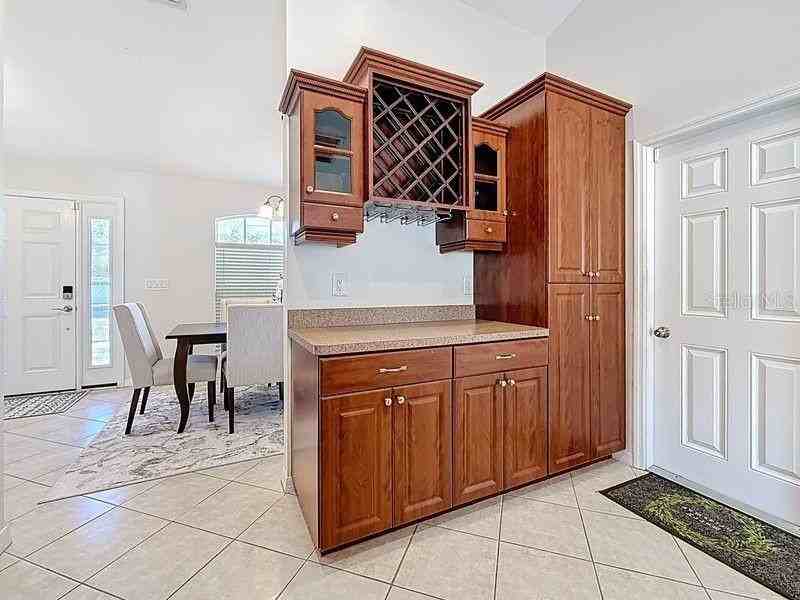 2402 Dryer Ave - Photo 7 of 49