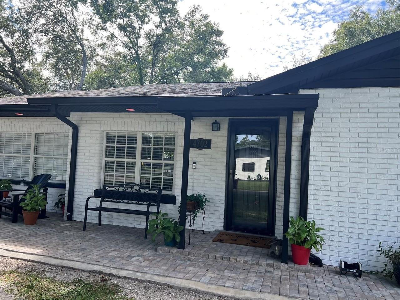 4702 N Willis St - Photo 4 of 29